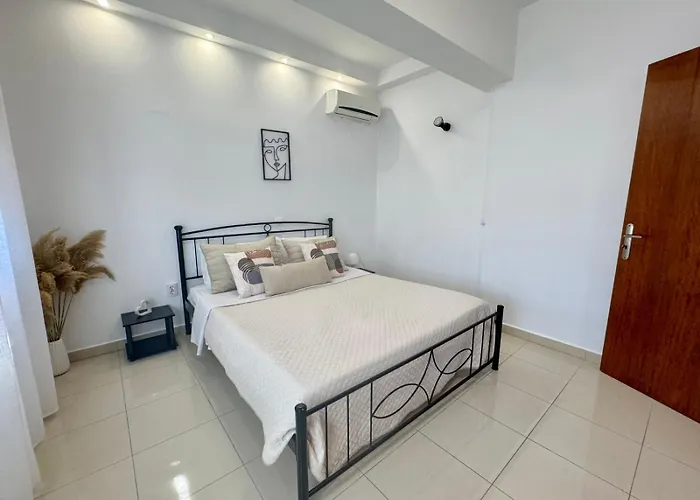 Papas House 3 Near Faliraki 公寓 *